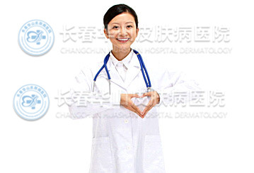 爱美女性夏季如何护理银屑病